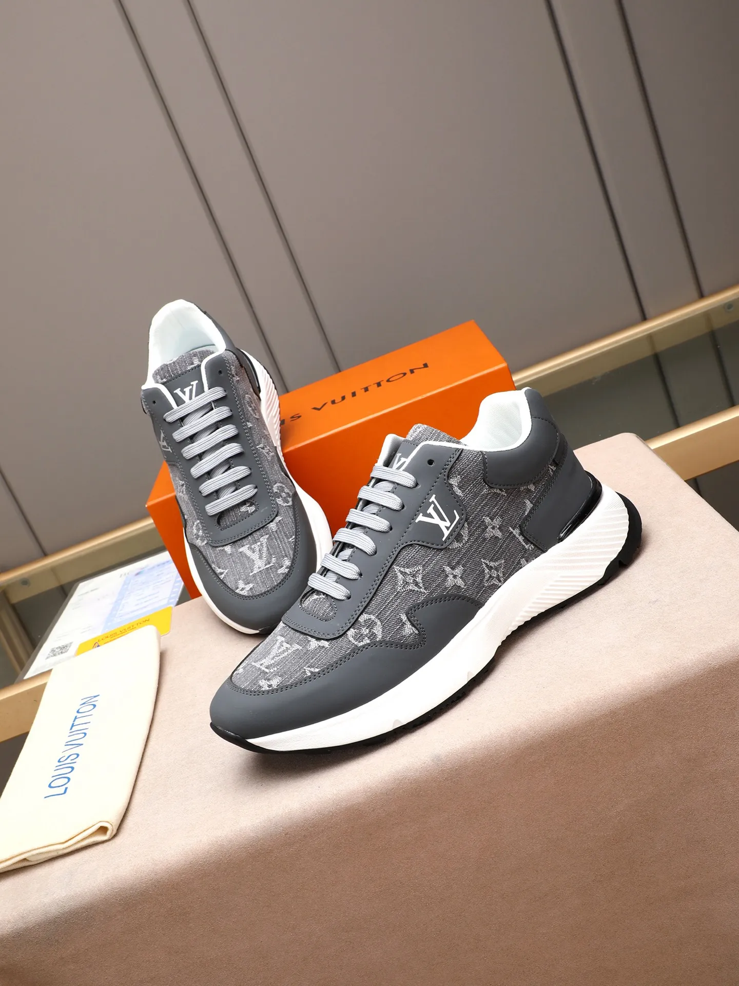Men's shoes 💰460 Brand: LOUIS VUITTON Louis Vuitton LV Size: 38 39 40 41 42 43 44 (45 customized) Fabric: original cowhide cowhide 🔸Inside of: mesh 🔺Sole: counter foam outsole